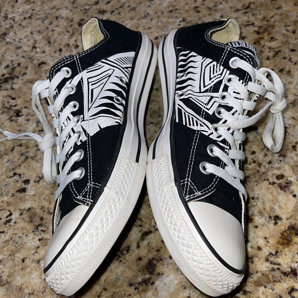 Converse - Picture 3 of 9